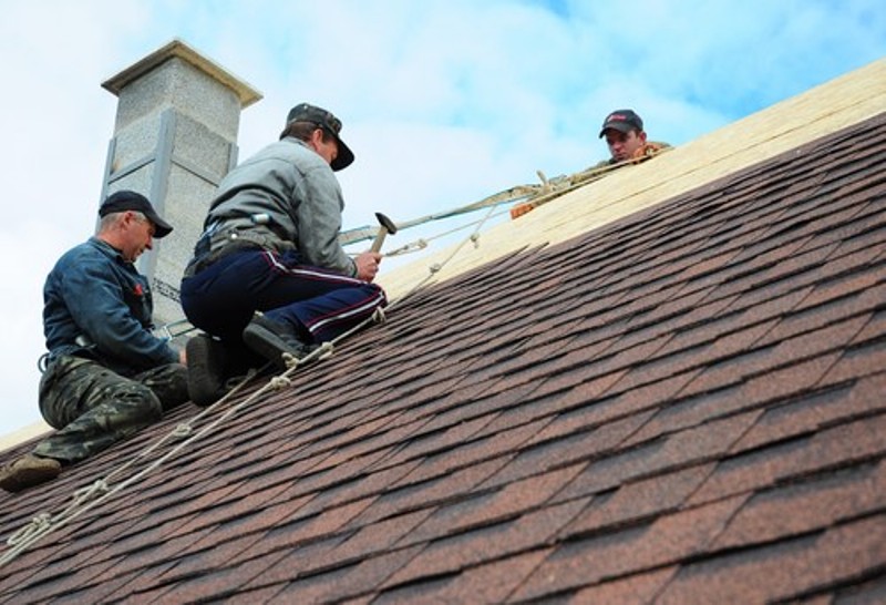Important Tips to Consider When Hiring Roofers